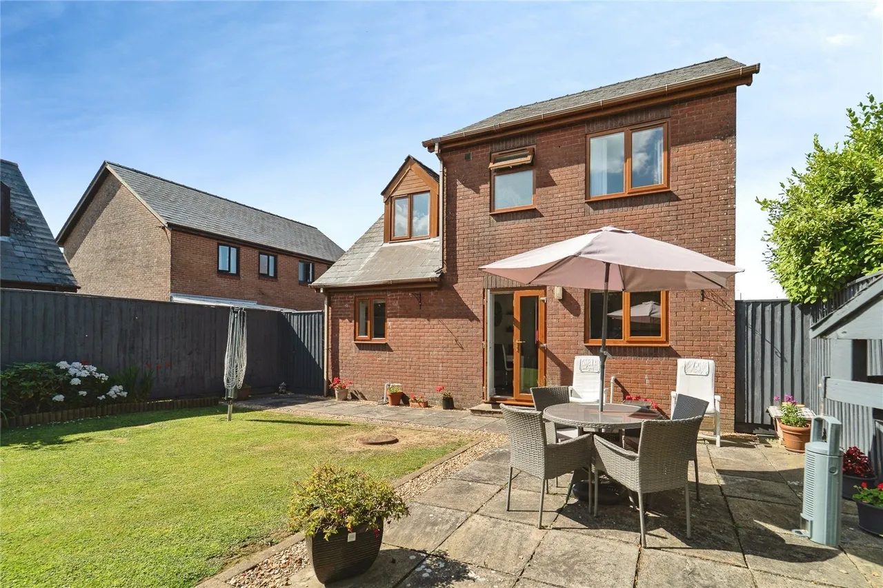 Tudor Gardens, Merlins Bridge, SA61, photo 19