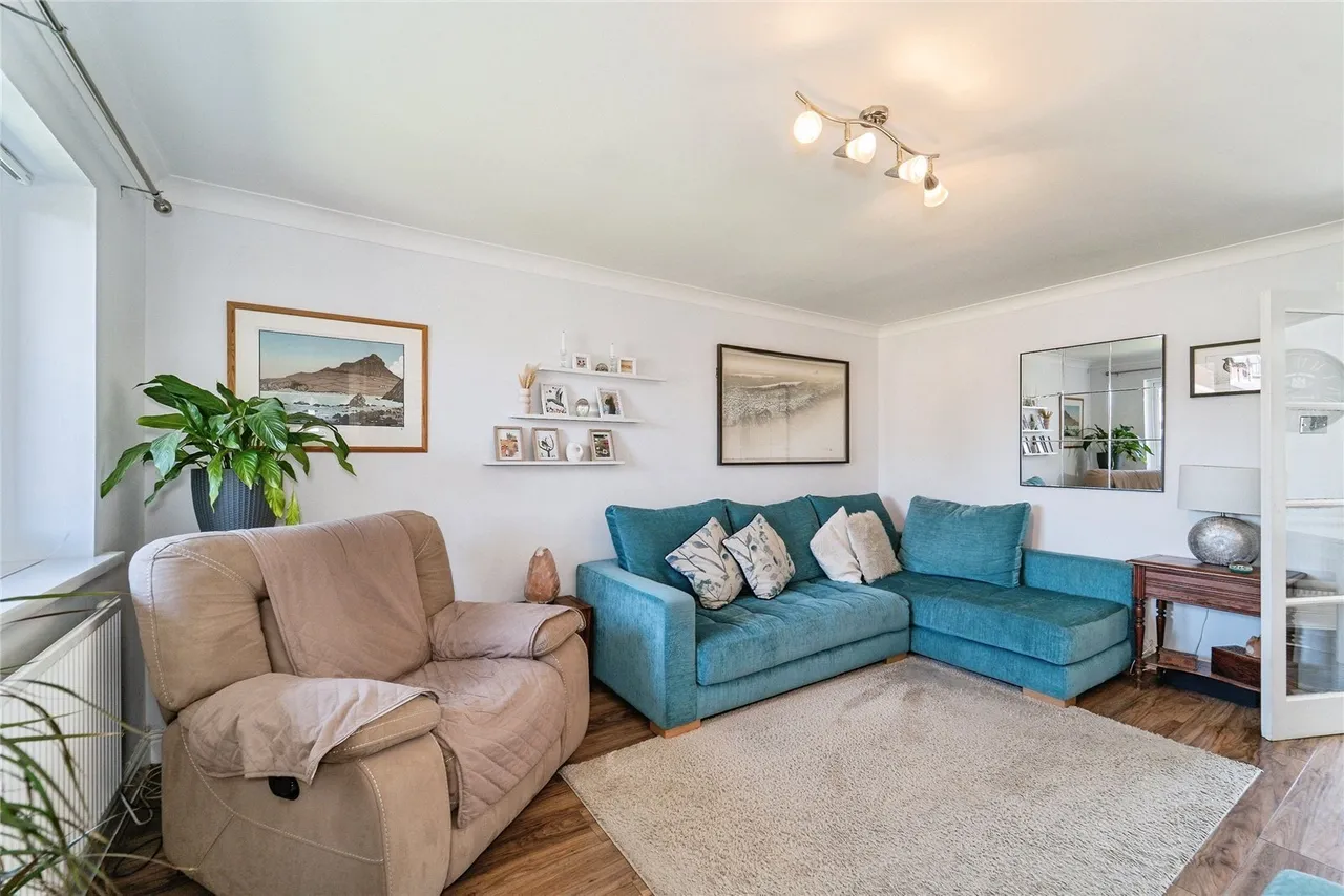 Tudor Gardens, Merlins Bridge, SA61, photo 5