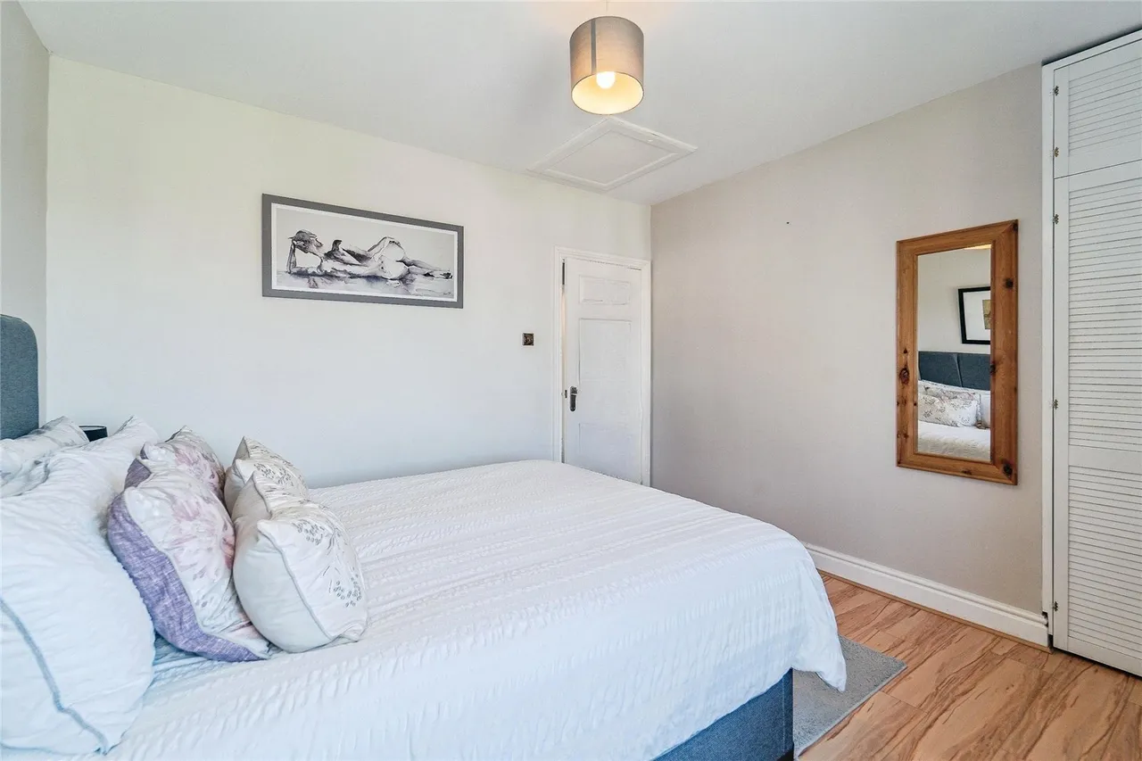 Tudor Gardens, Merlins Bridge, SA61, photo 12