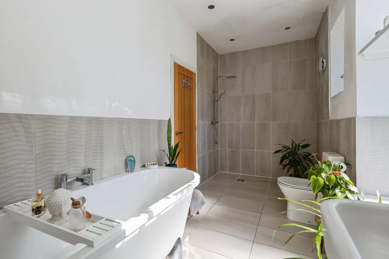 Micklehurst Road, ASHTON-UNDER-LYNE, Lancashire, OL5, photo 14