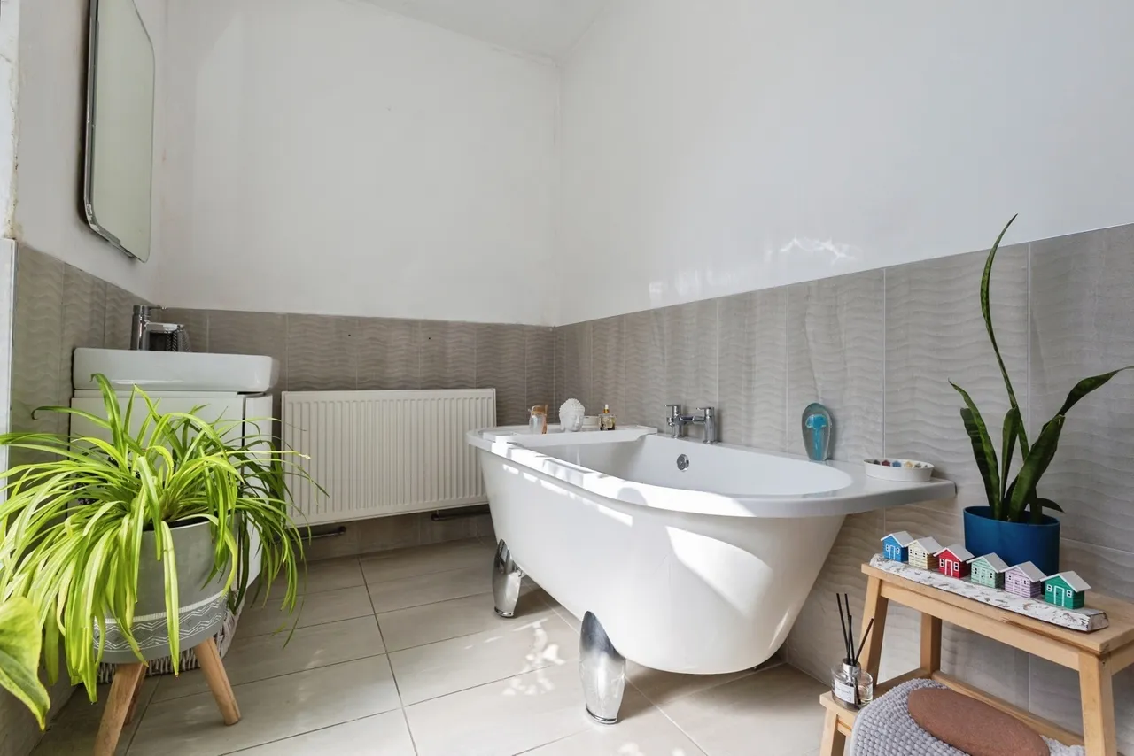 Micklehurst Road, ASHTON-UNDER-LYNE, Lancashire, OL5, photo 5
