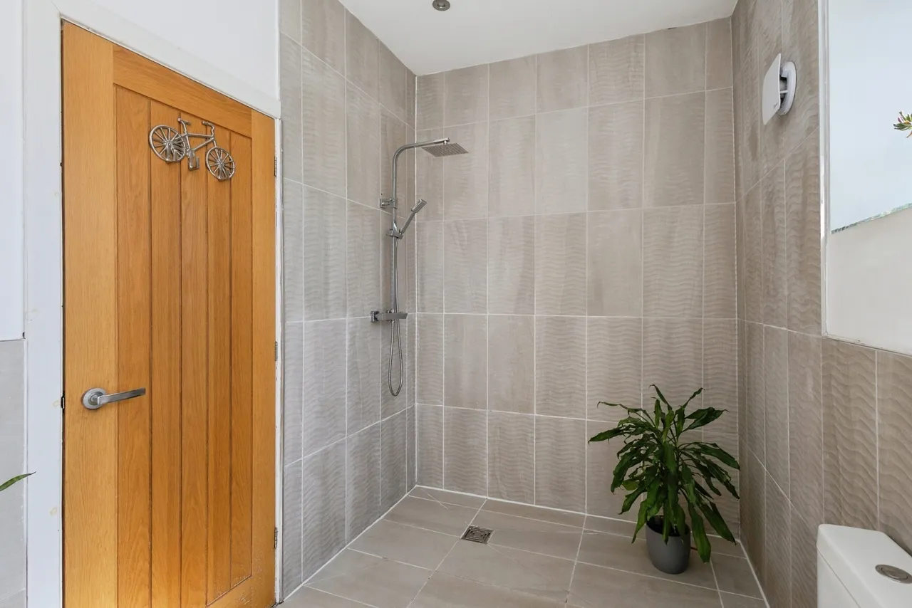 Micklehurst Road, ASHTON-UNDER-LYNE, Lancashire, OL5, photo 17