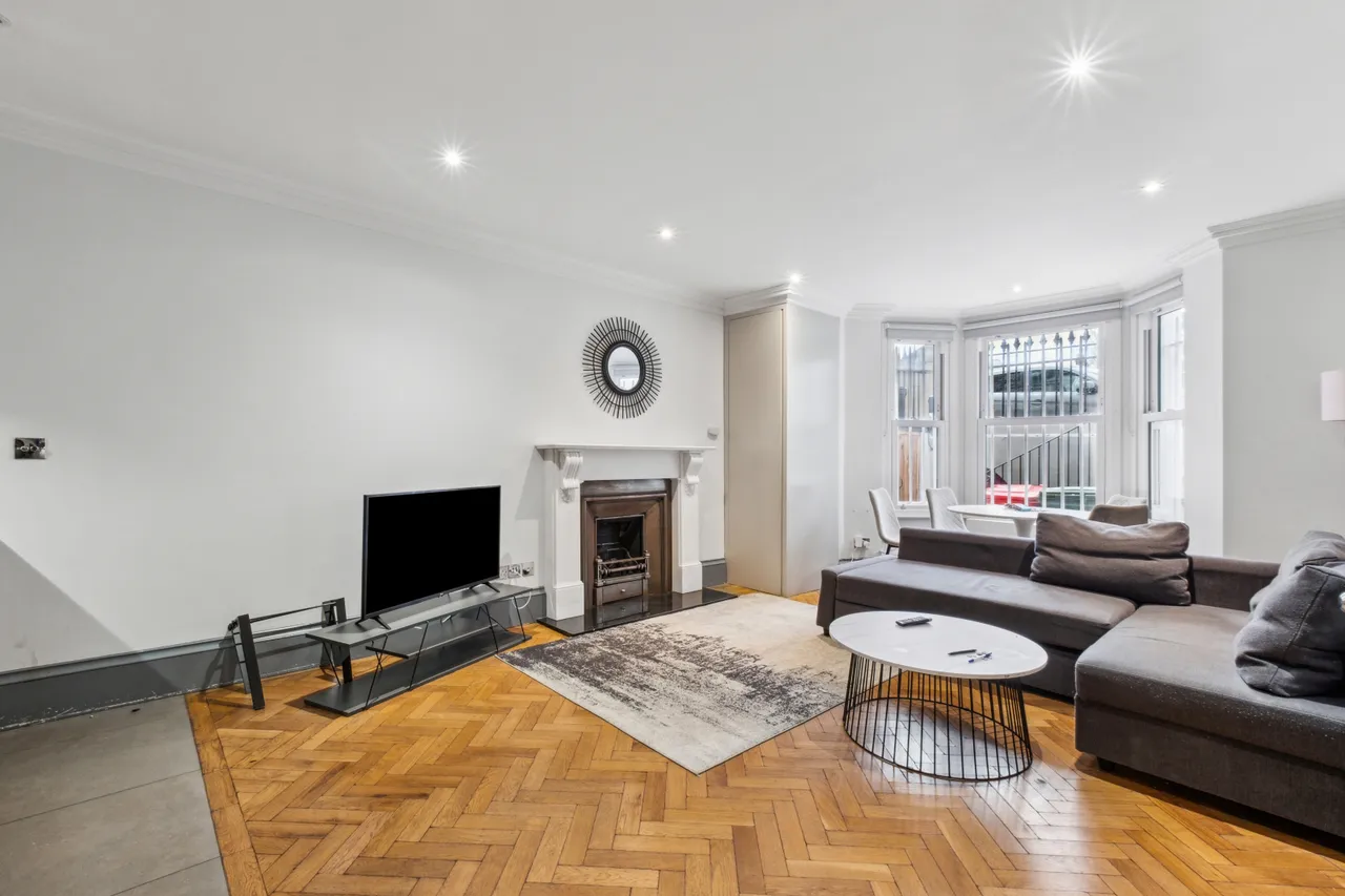 2 bed flat for sale, Ongar Road, Fulham, SW6