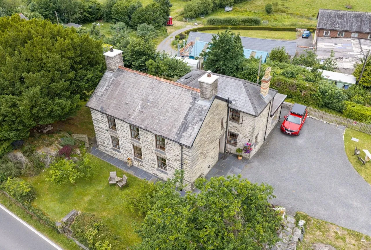 4 bed house for sale, Dolen Farm, Glandyfi, SY20