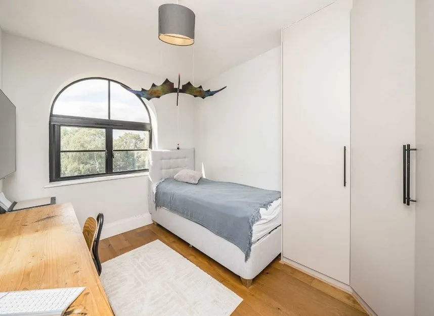 St. James's Road, Hampton, TW12, photo 5
