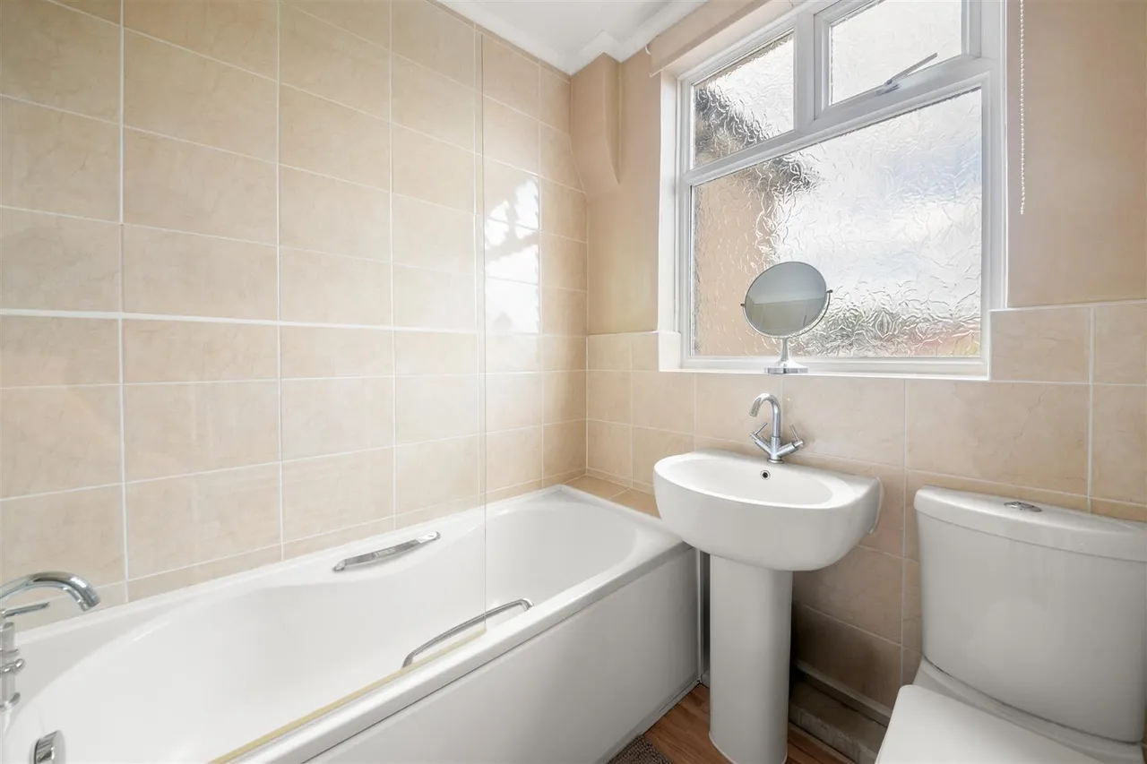Manston Avenue, Norwood Green, photo 17