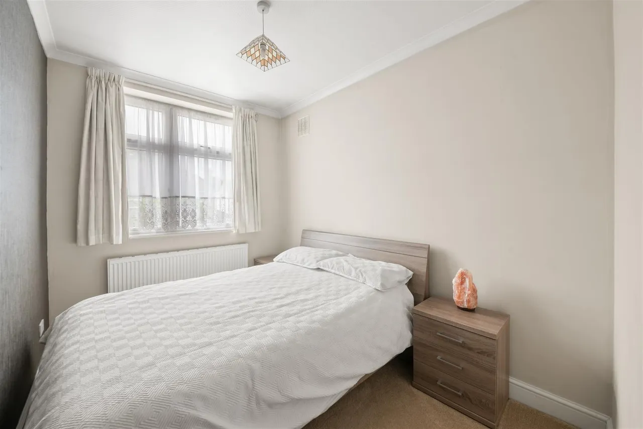 Manston Avenue, Norwood Green, photo 13