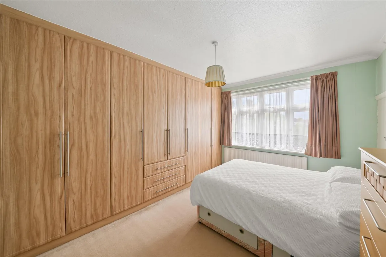 Manston Avenue, Norwood Green, photo 12