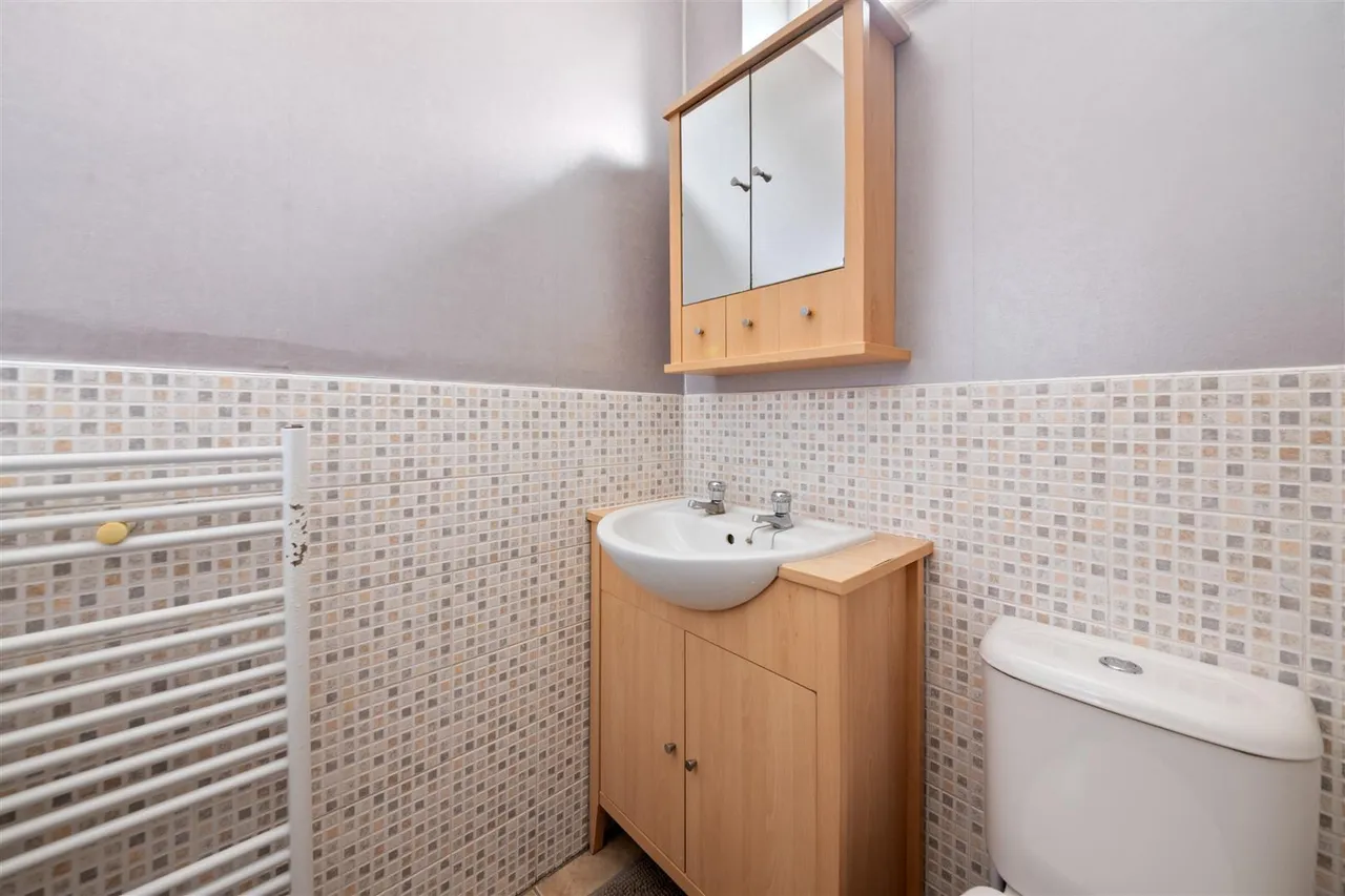 Manston Avenue, Norwood Green, photo 9