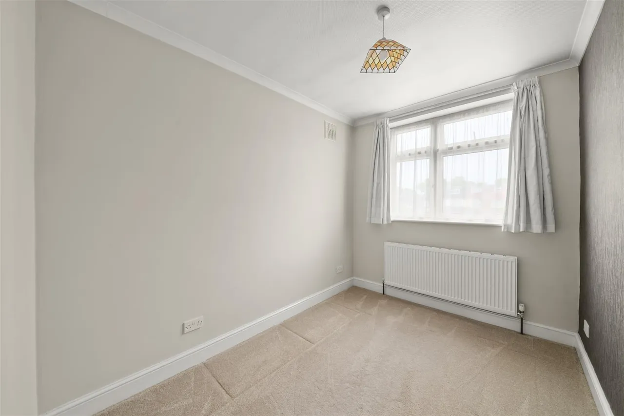 Manston Avenue, Norwood Green, photo 15