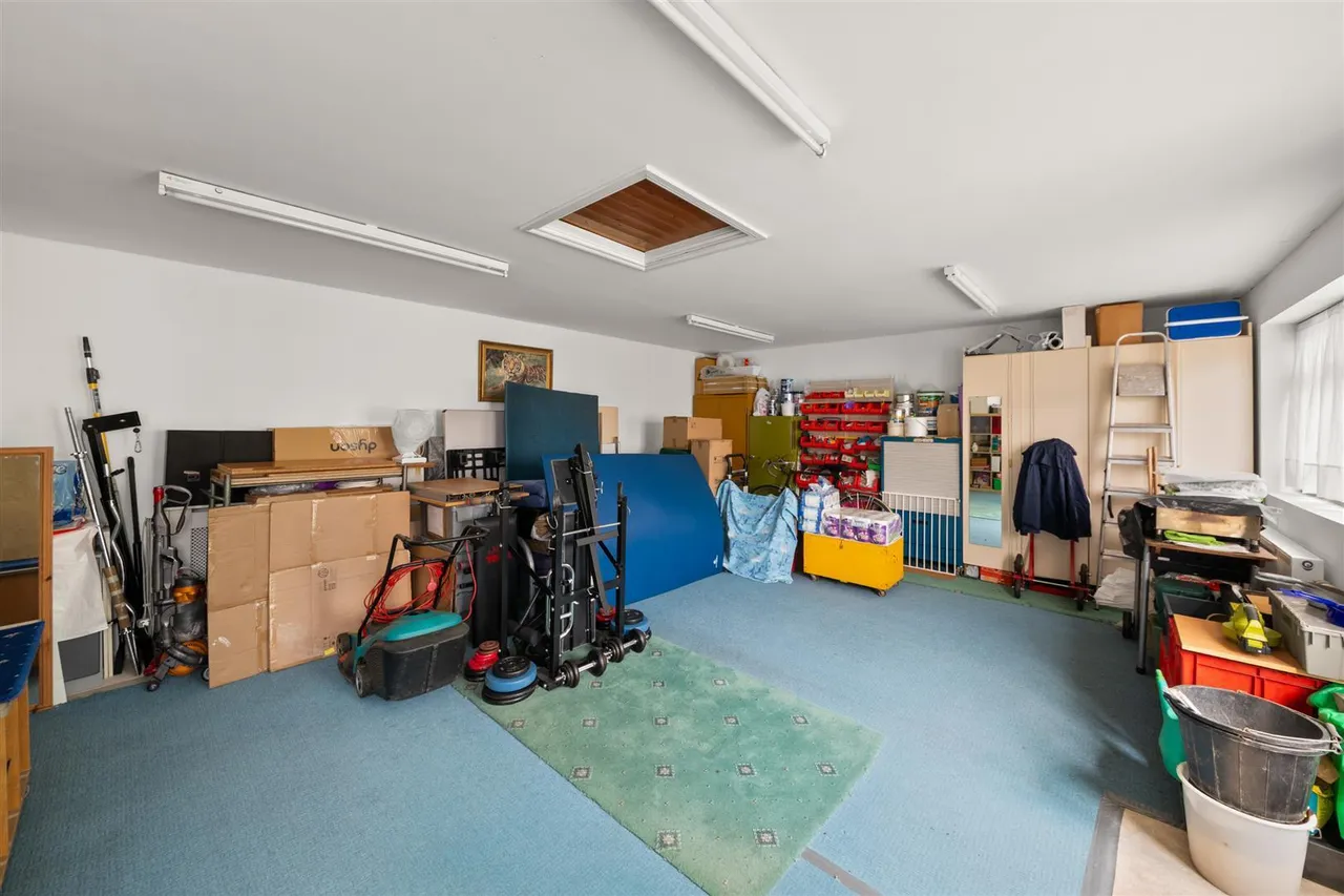 Manston Avenue, Norwood Green, photo 20