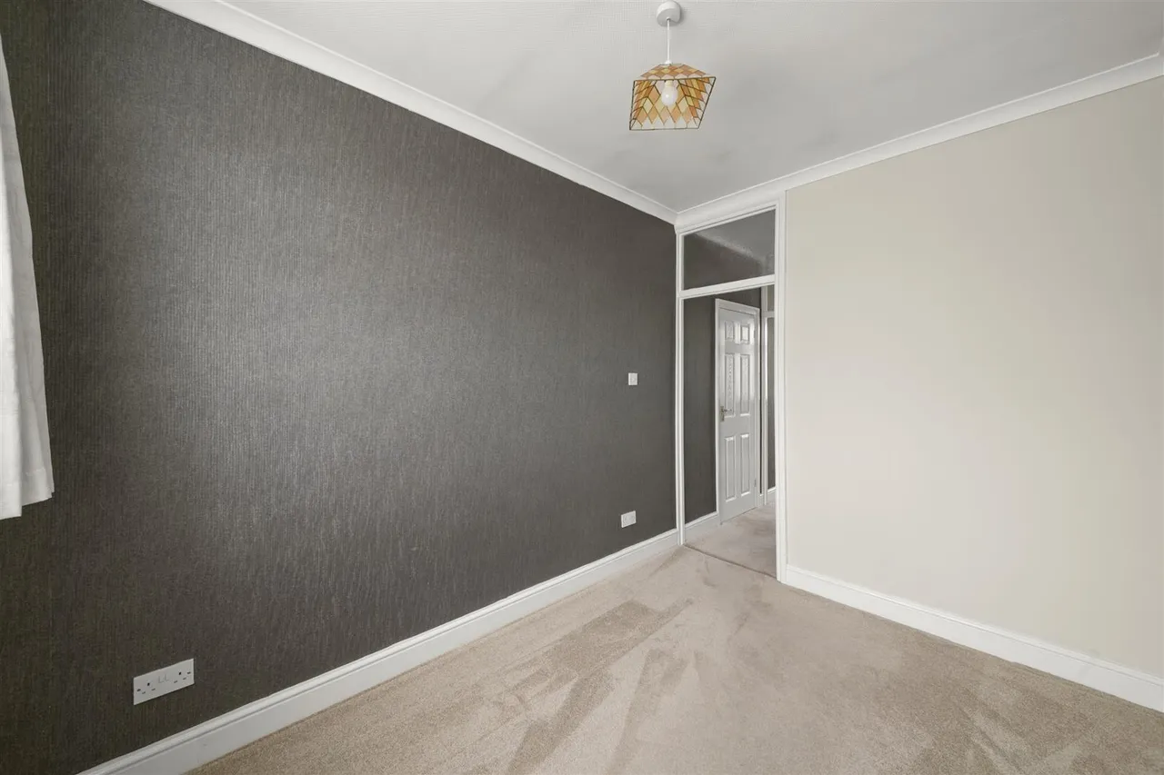 Manston Avenue, Norwood Green, photo 14