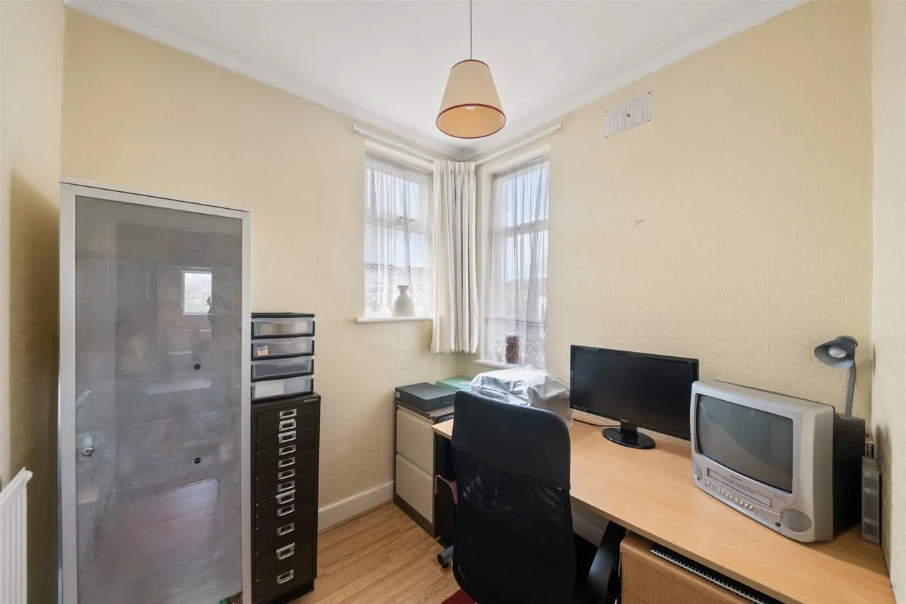 Manston Avenue, Norwood Green, photo 16