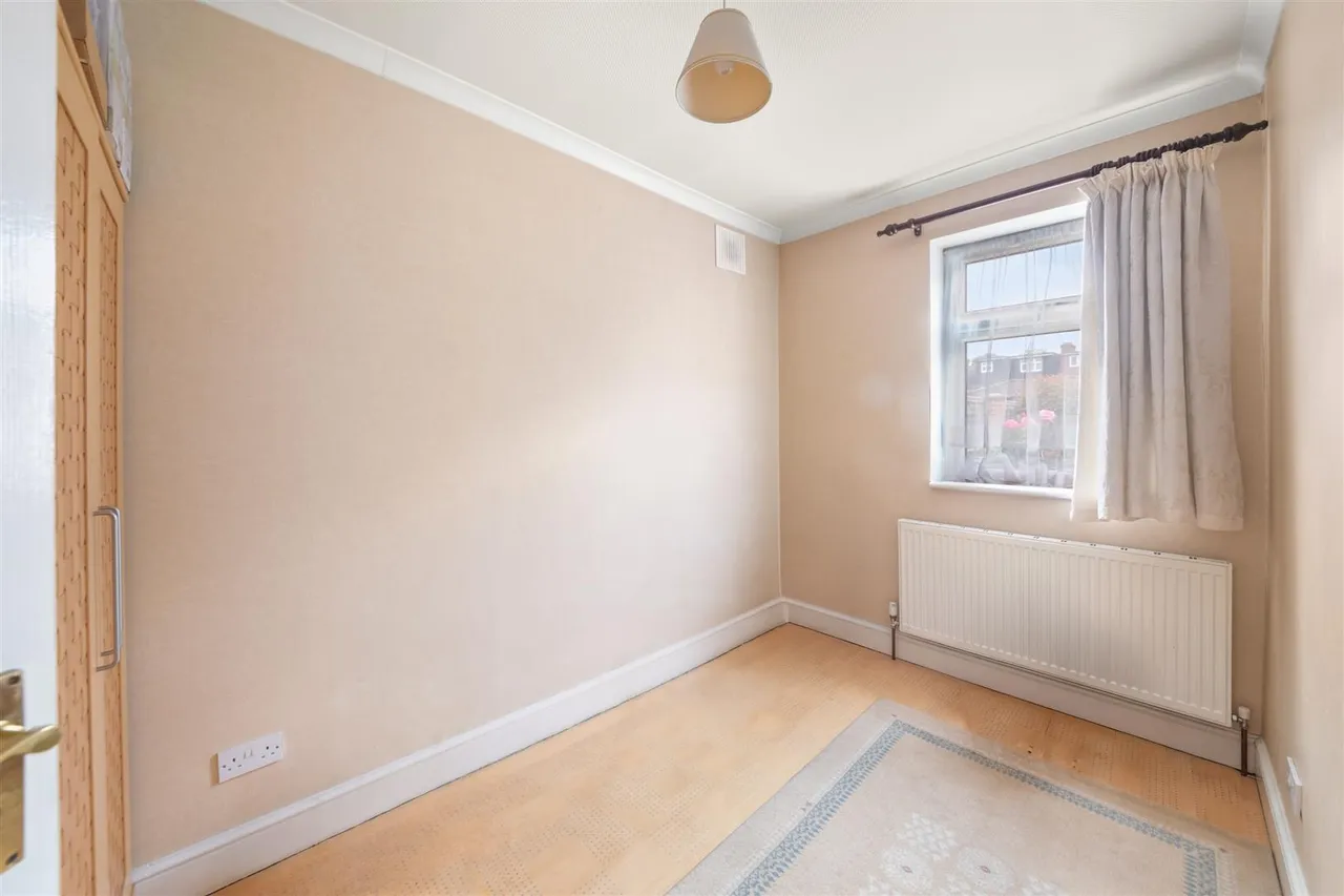 Manston Avenue, Norwood Green, photo 7
