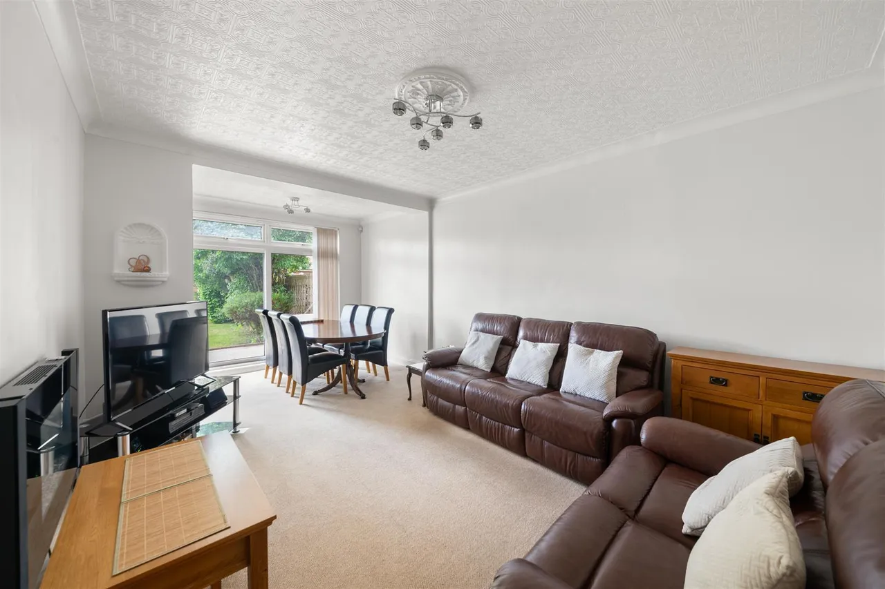 Manston Avenue, Norwood Green, photo 5