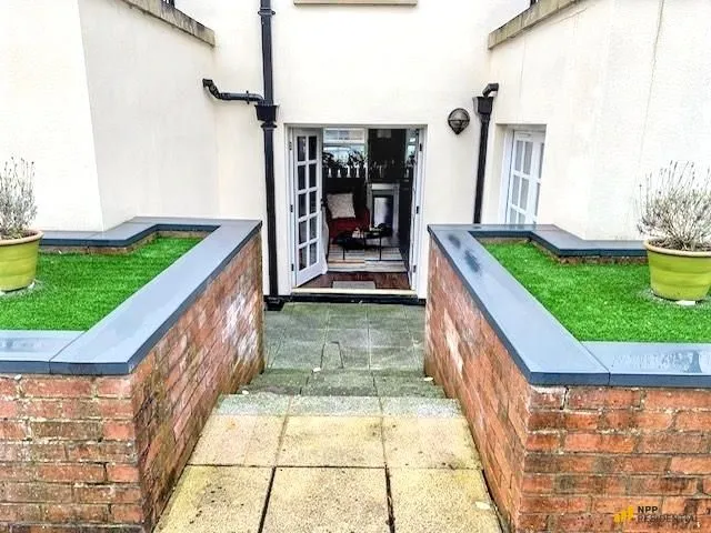 Royles Square, South Street, Alderley Edge, SK9 7GN, photo 11