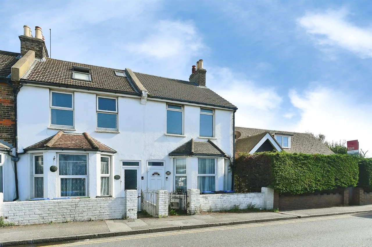 3 bed house for sale, Railway Road, Newhaven, BN9