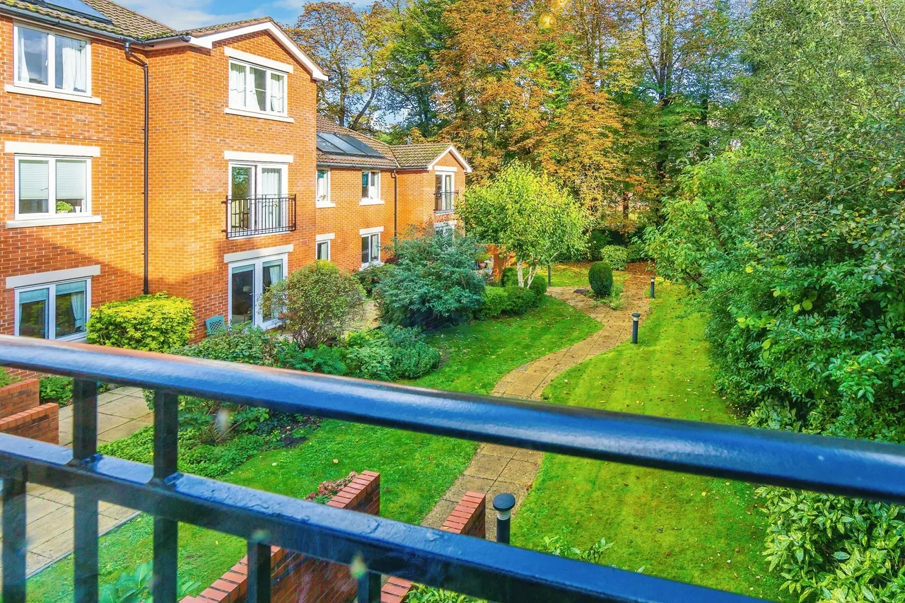 Dene Court, 40 Stafford Road, Caterham, Surrey, CR3, photo 7