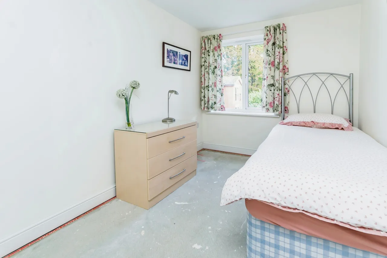 Dene Court, 40 Stafford Road, Caterham, Surrey, CR3, photo 4