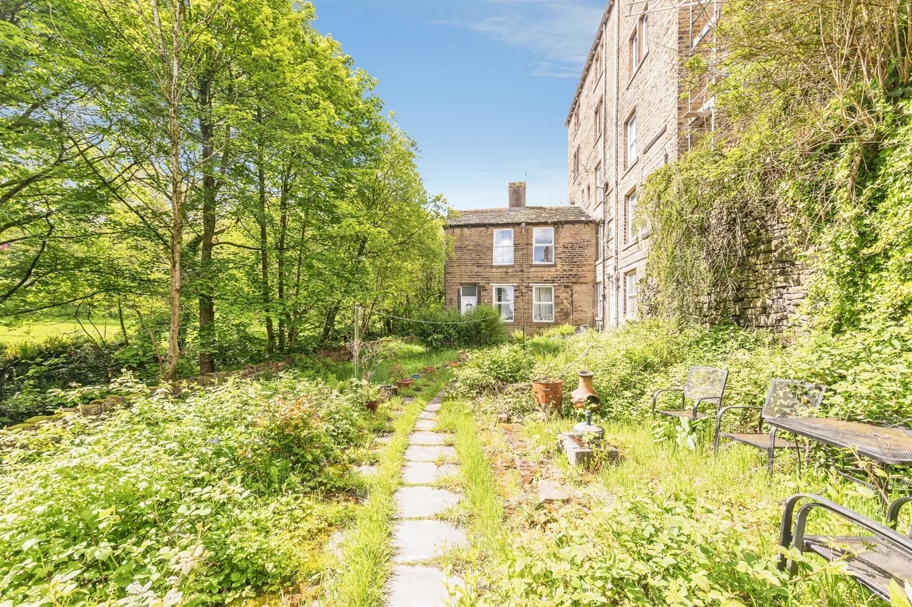Woodhead Road, Holmbridge, Holmfirth, photo 4