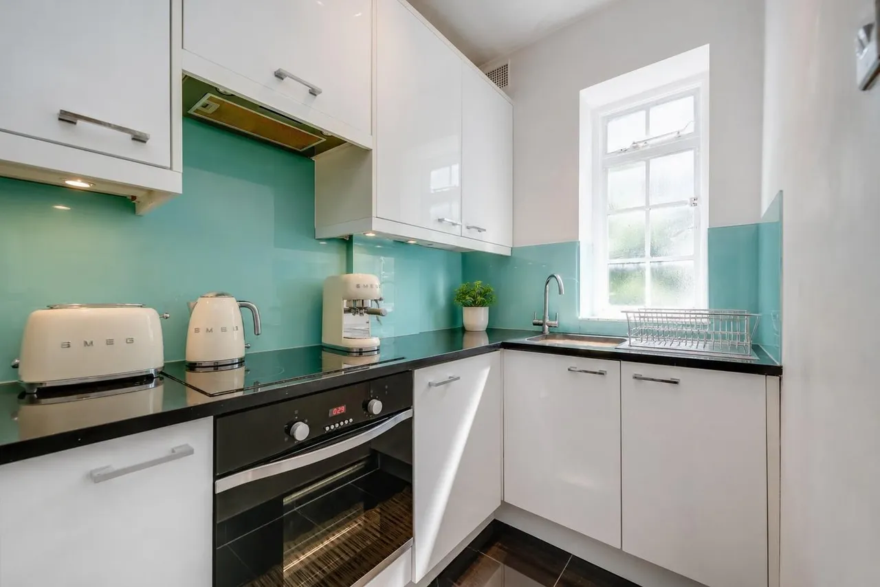 Howitt Close, London NW3 4LX, photo 3