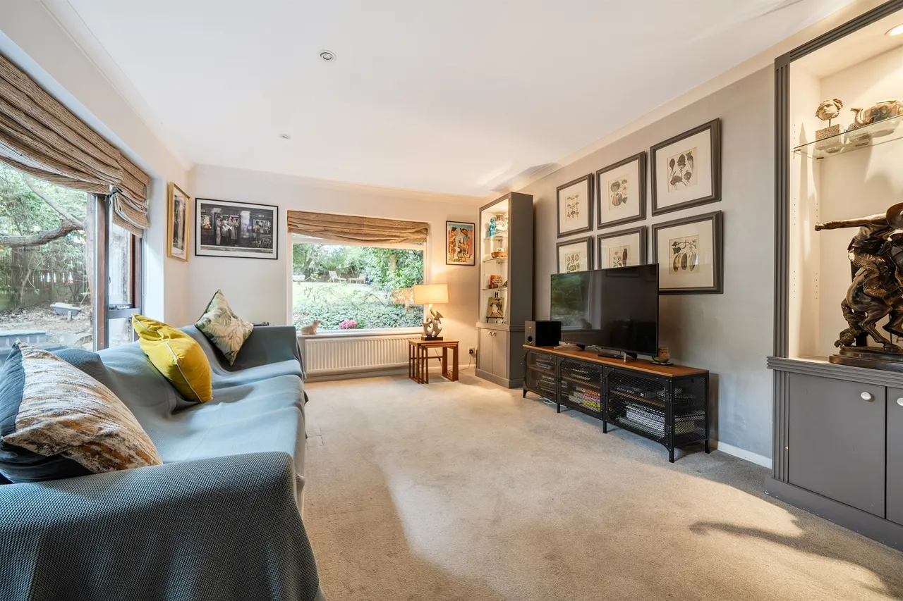 Castleleigh Court, Enfield, EN2, photo 3