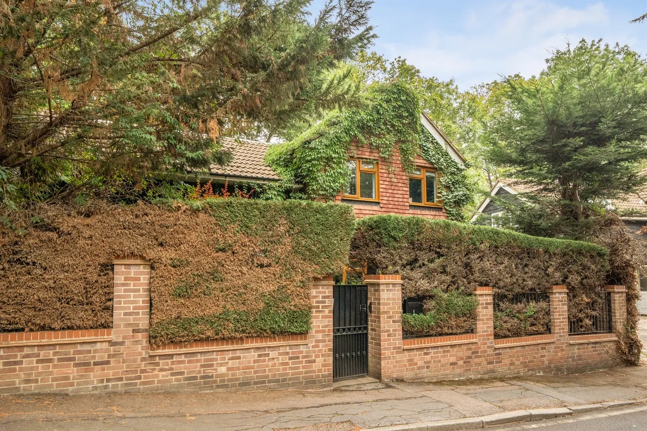 4 bed house for sale, Castleleigh Court, Enfield, EN2