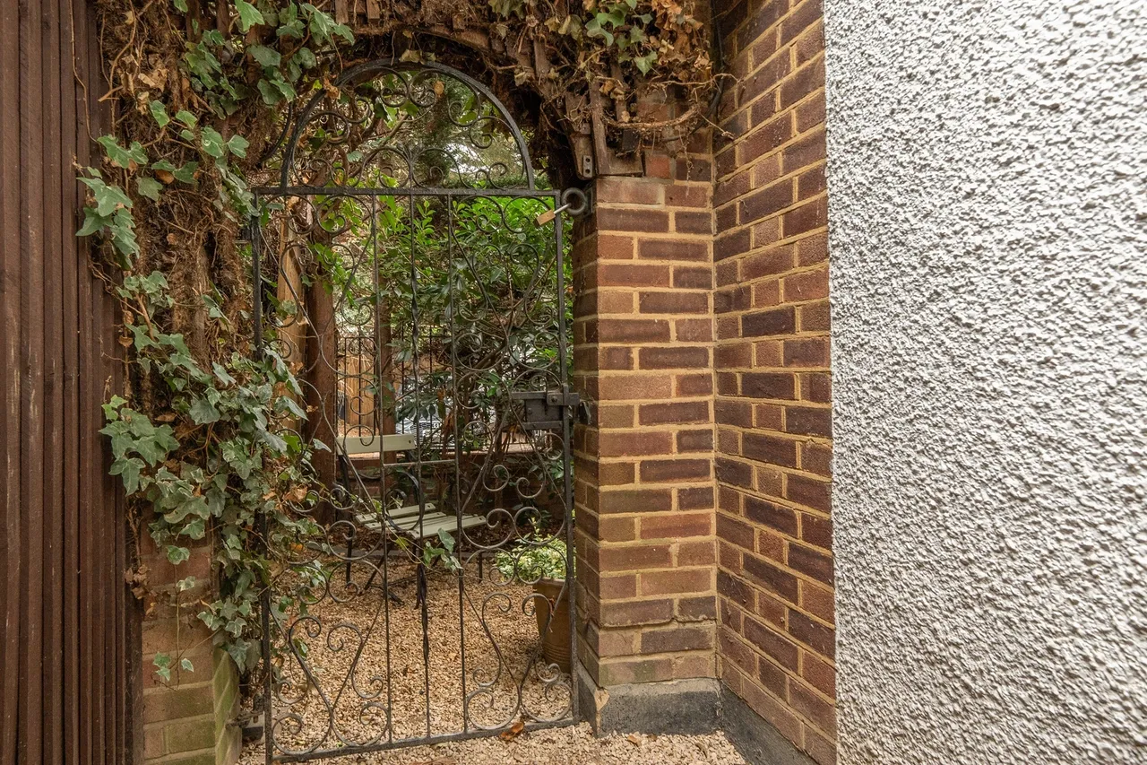 Castleleigh Court, Enfield, EN2, photo 22