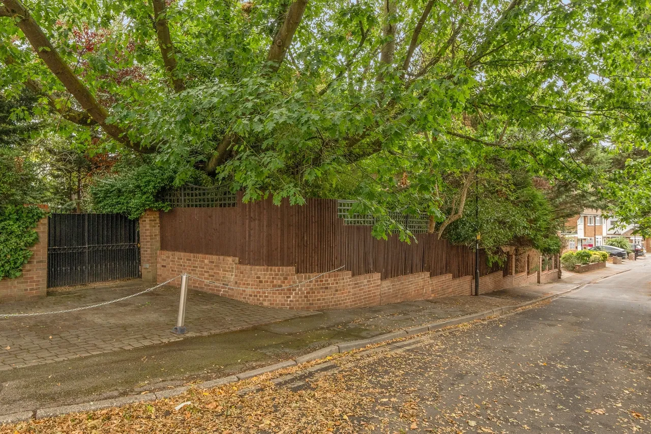 Castleleigh Court, Enfield, EN2, photo 24