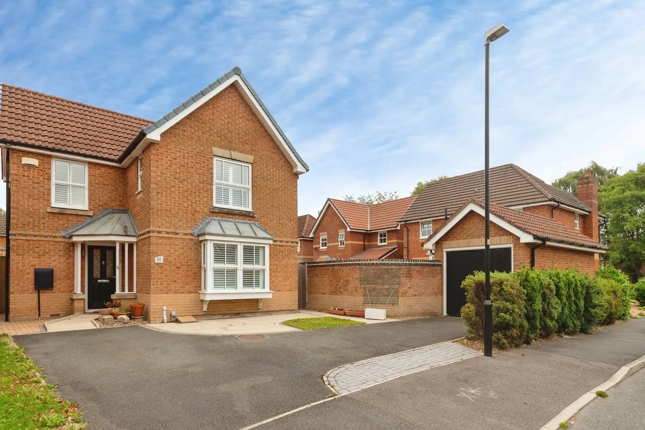 3 bed house for sale — Gleneagles Drive, Euxton, Chorley, Lancashire, PR7