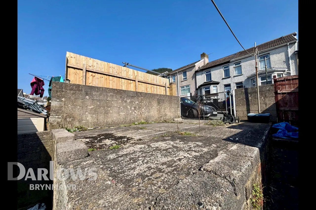 Bryngwyn Road, Abertillery, photo 11