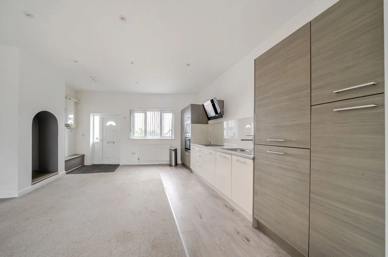 Main Street, Shadwell, LS17, photo 7