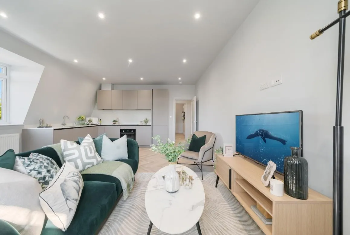 2 bed flat for sale — Belair Court, 144 High Street, Edgware
