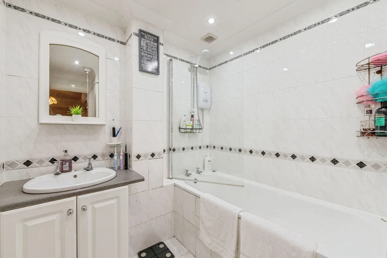 Fraser Close, Laindon, Basildon, Essex, SS15, photo 19