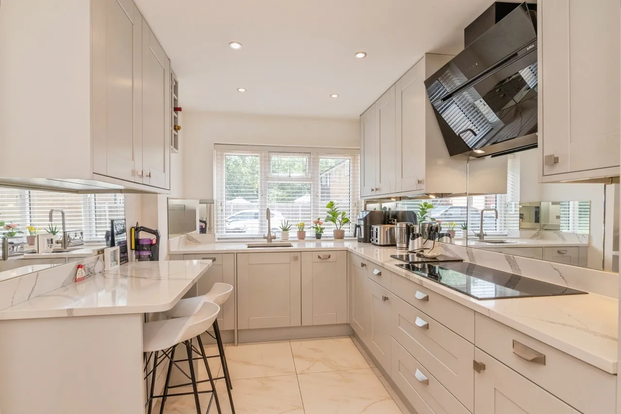 Fraser Close, Laindon, Basildon, Essex, SS15, photo 4