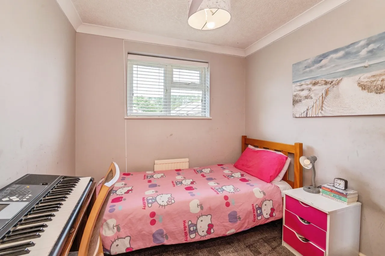 Fraser Close, Laindon, Basildon, Essex, SS15, photo 18