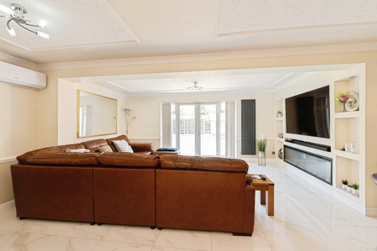 Fraser Close, Laindon, Basildon, Essex, SS15, photo 8