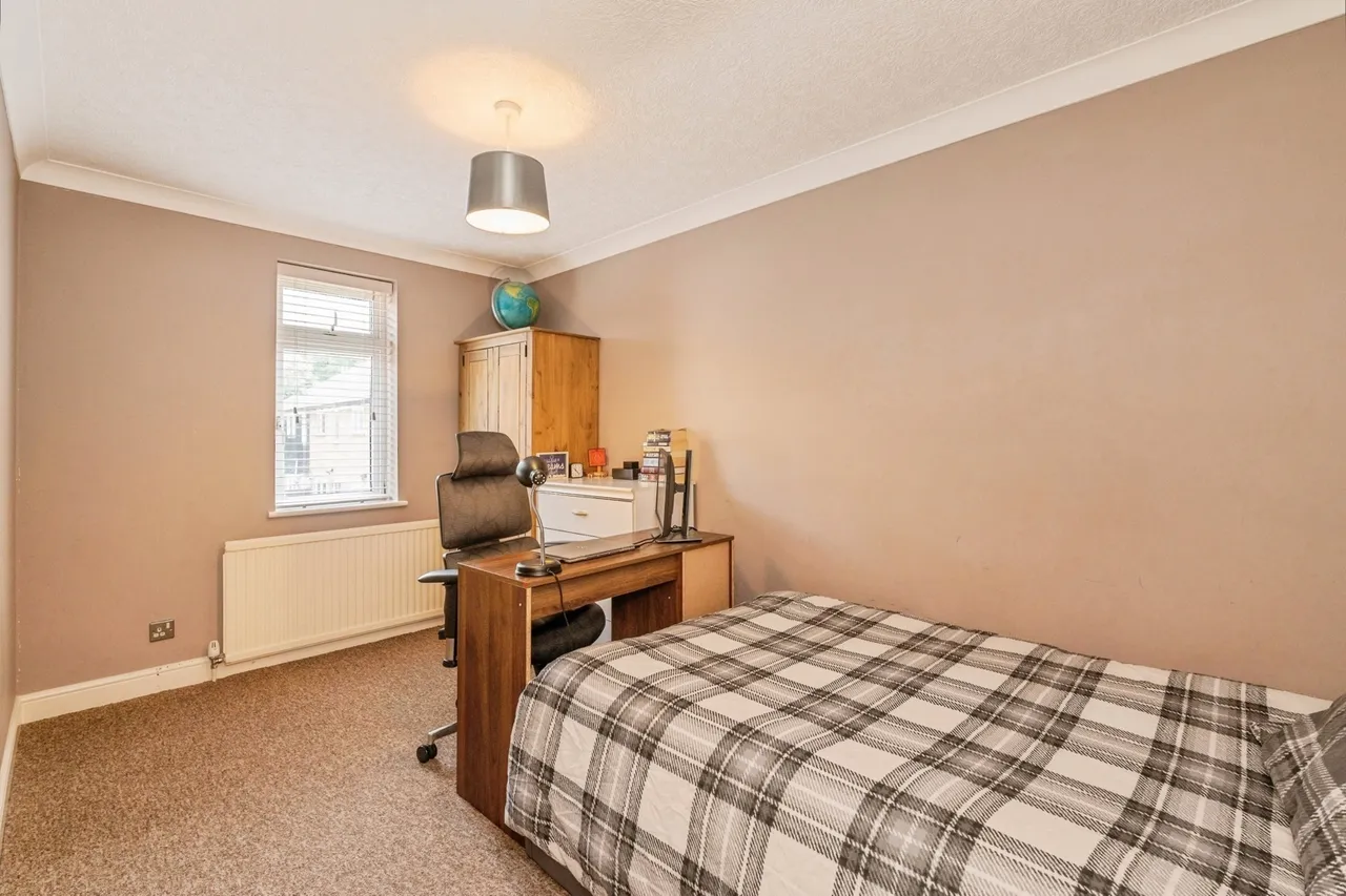 Fraser Close, Laindon, Basildon, Essex, SS15, photo 16