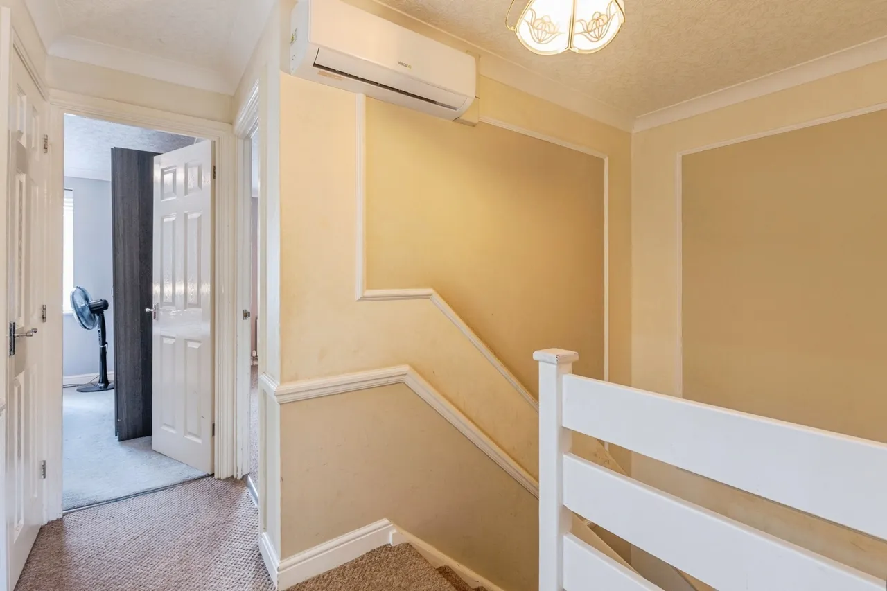 Fraser Close, Laindon, Basildon, Essex, SS15, photo 15