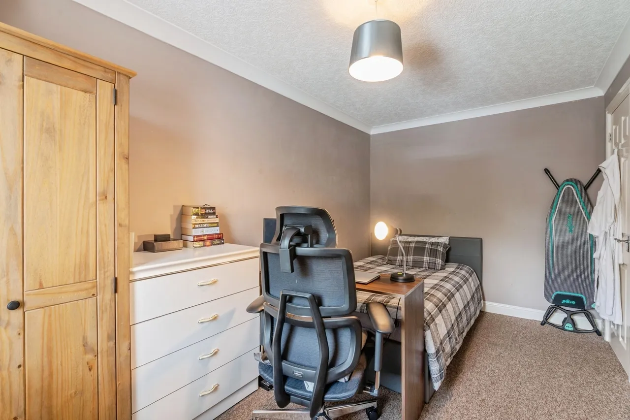 Fraser Close, Laindon, Basildon, Essex, SS15, photo 17