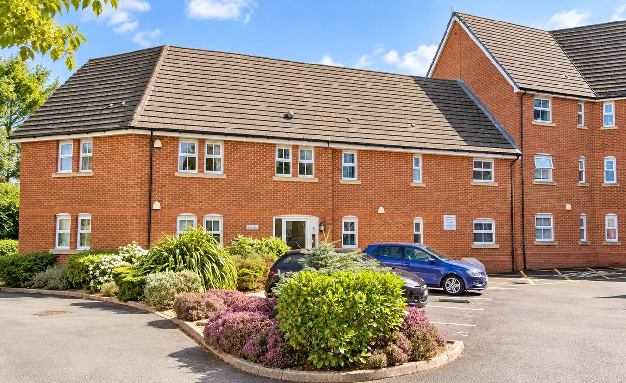 2 bed flat for sale, Moss Hey, Spital, CH63