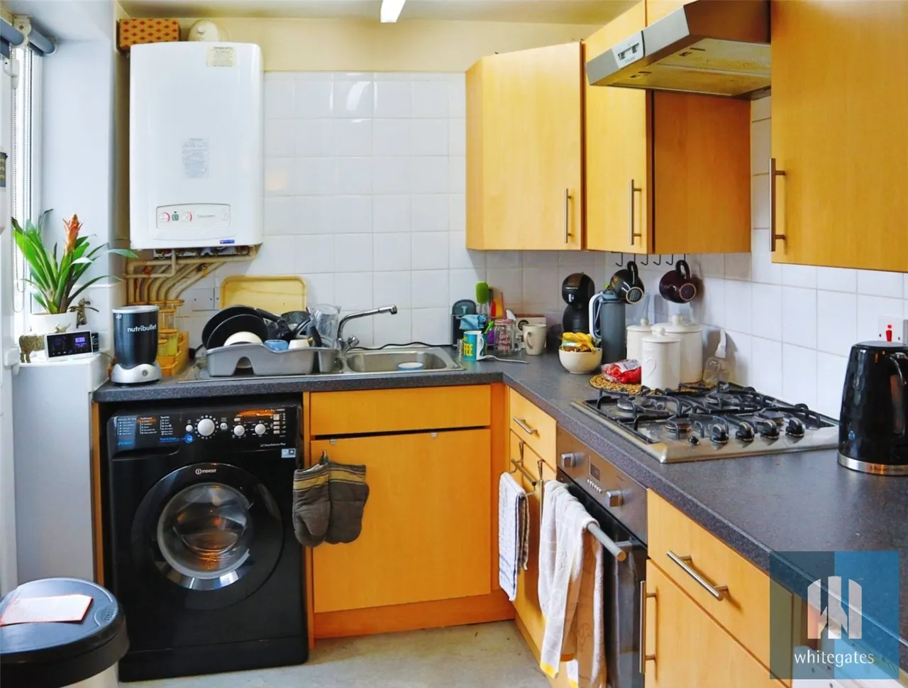 Larch Road, Paddock, HD1, photo 2