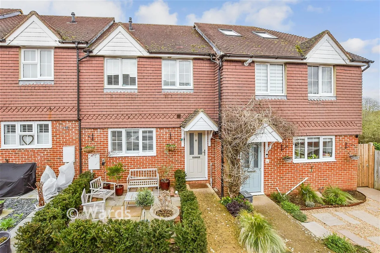 2 bed house for sale, Meadow Bank, West Malling, ME19