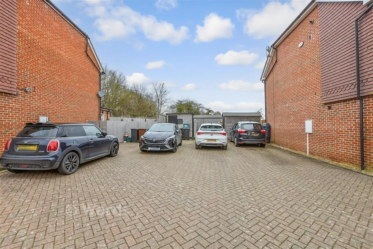 Meadow Bank, West Malling, ME19, photo 15