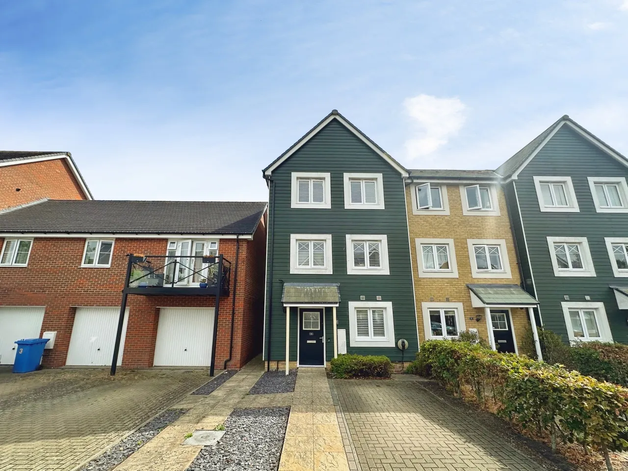 4 bed house for sale — Stevens Way, Church Crookham, Fleet, Hampshire, GU52 8BD