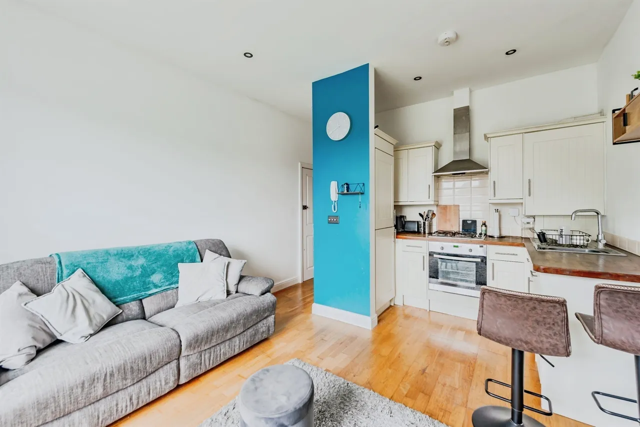 Woodlands Road, Redhill, photo 3