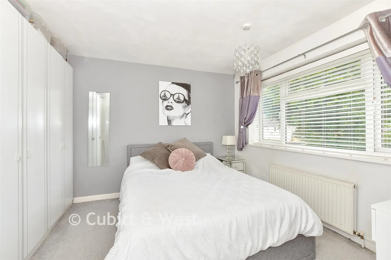 Albretia Avenue, Cowplain, PO8, photo 9