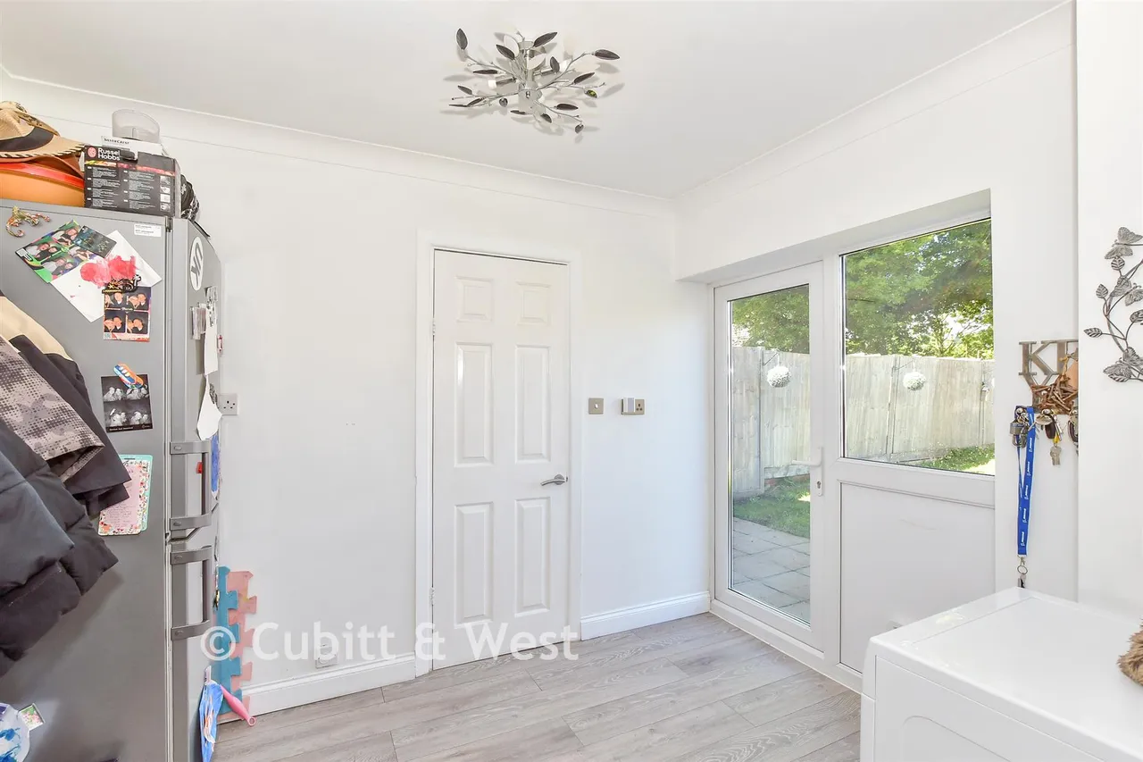 Albretia Avenue, Cowplain, PO8, photo 8