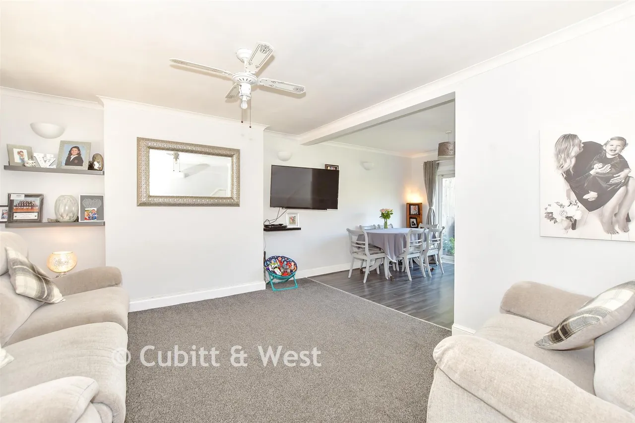 Albretia Avenue, Cowplain, PO8, photo 4