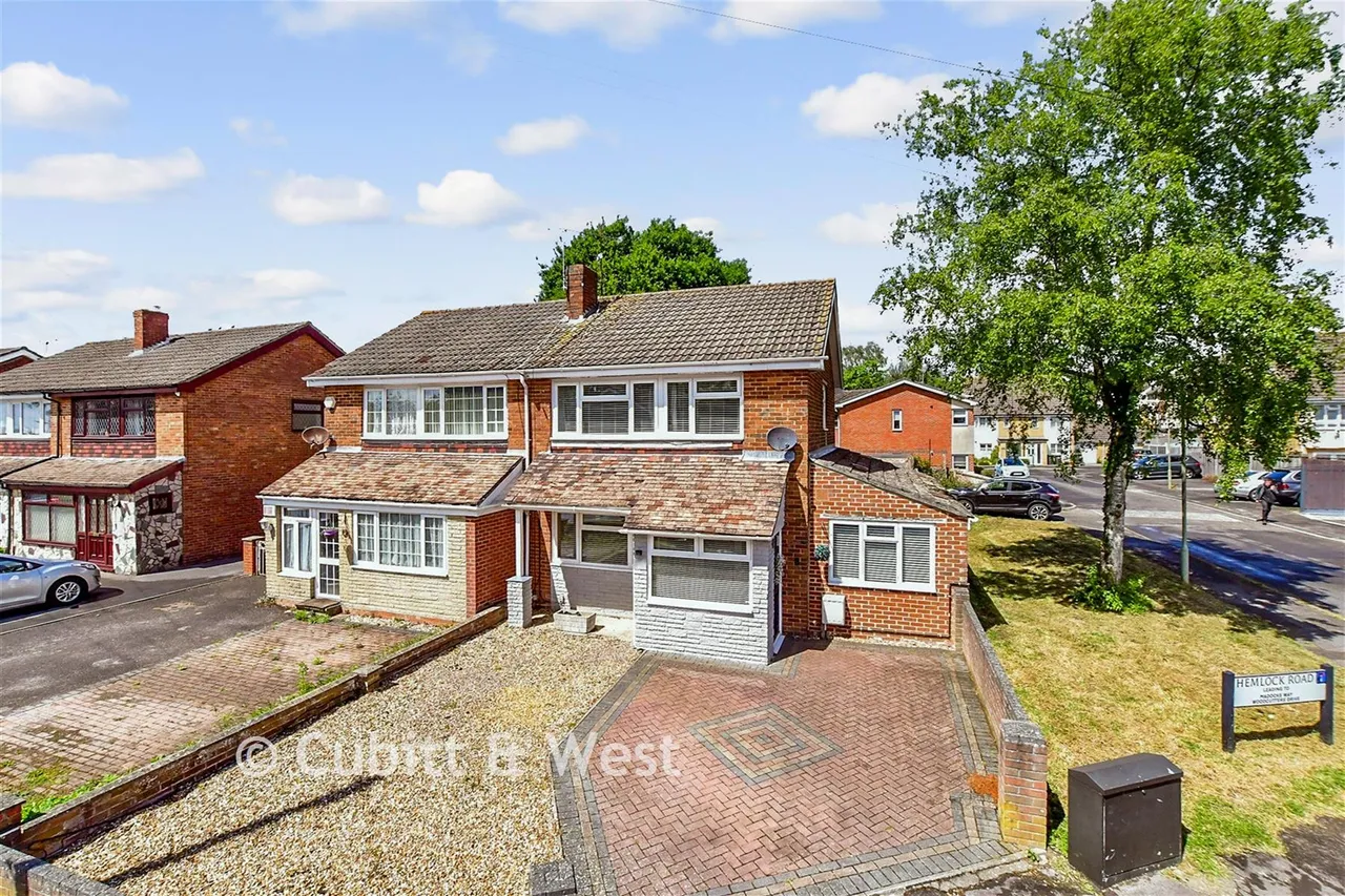 3 bed house for sale, Albretia Avenue, Cowplain, PO8